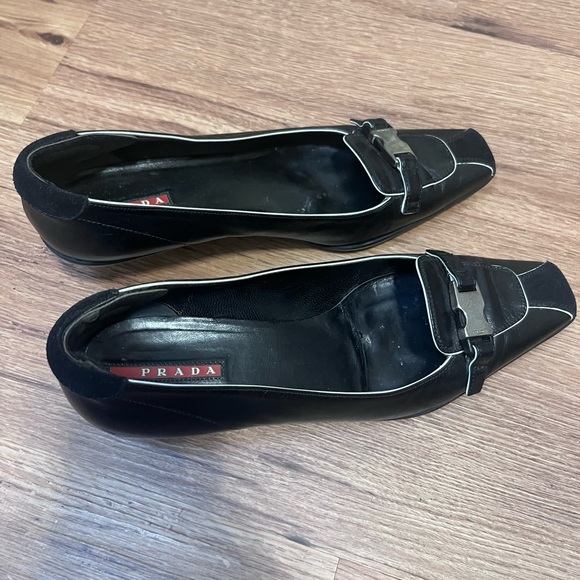 Vintage Prada black leader/suede kitten heel pumps, US size 6 1/2 - Picture 2 of 8